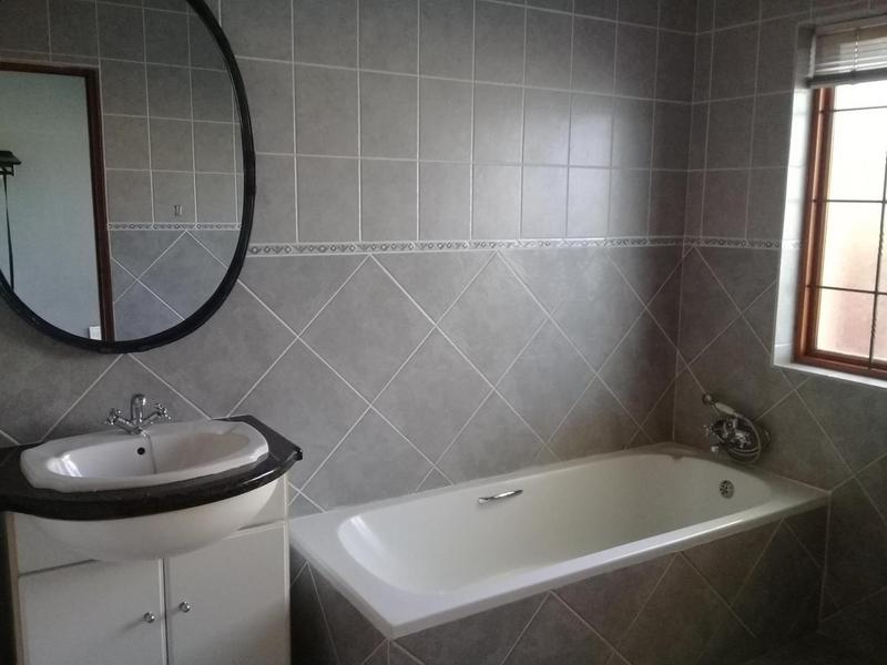 To Let 3 Bedroom Property for Rent in Halfway Gardens Gauteng