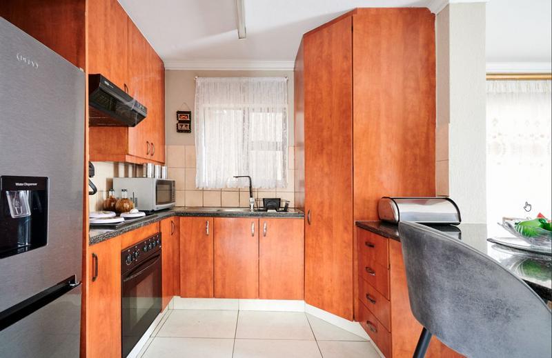 To Let 5 Bedroom Property for Rent in Noordwyk Gauteng