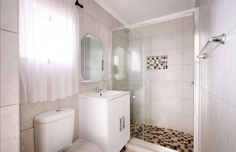 To Let 5 Bedroom Property for Rent in Noordwyk Gauteng