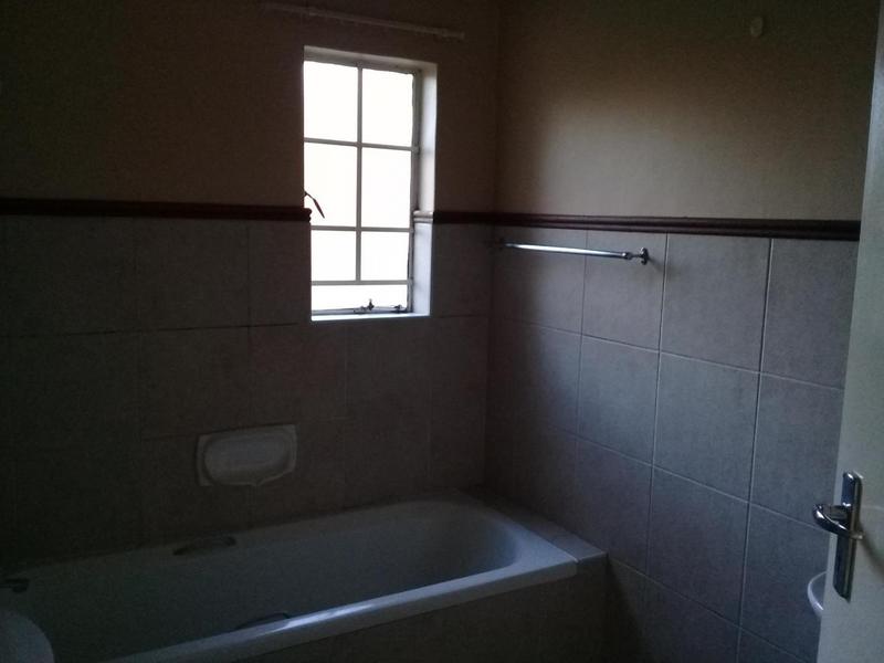 To Let 2 Bedroom Property for Rent in Noordwyk Gauteng