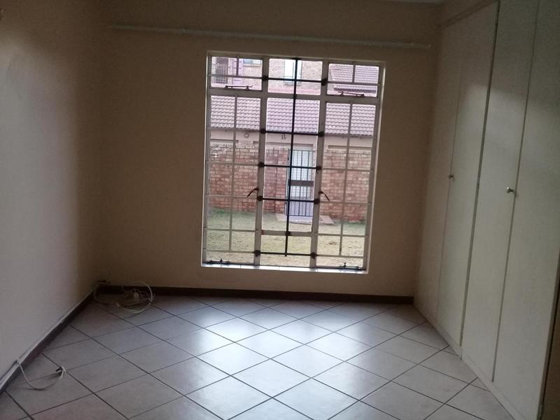 To Let 2 Bedroom Property for Rent in Noordwyk Gauteng