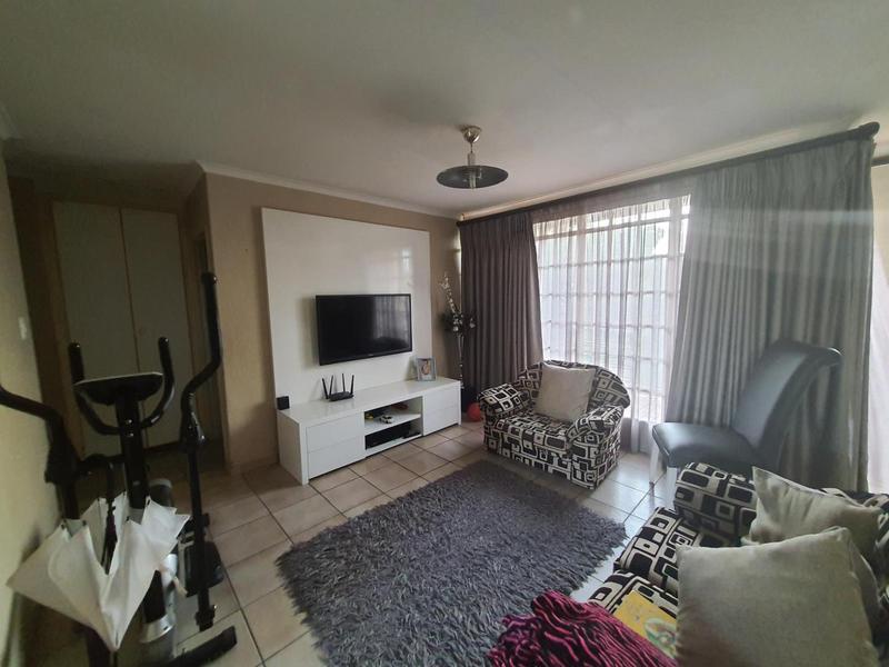 2 Bedroom Property for Sale in Noordwyk Gauteng