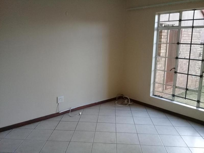 2 Bedroom Property for Sale in Noordwyk Gauteng