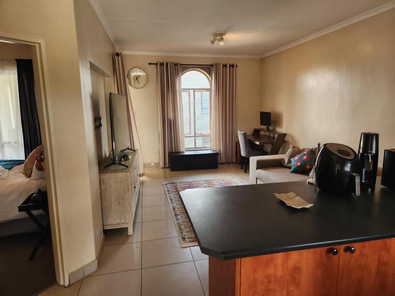 1 Bedroom Property for Sale in Erand Gardens Gauteng