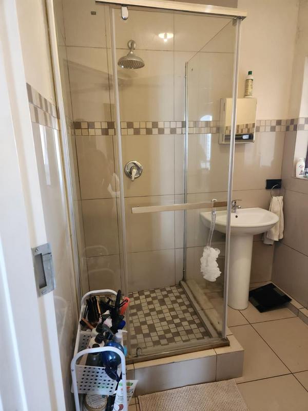 1 Bedroom Property for Sale in Erand Gardens Gauteng