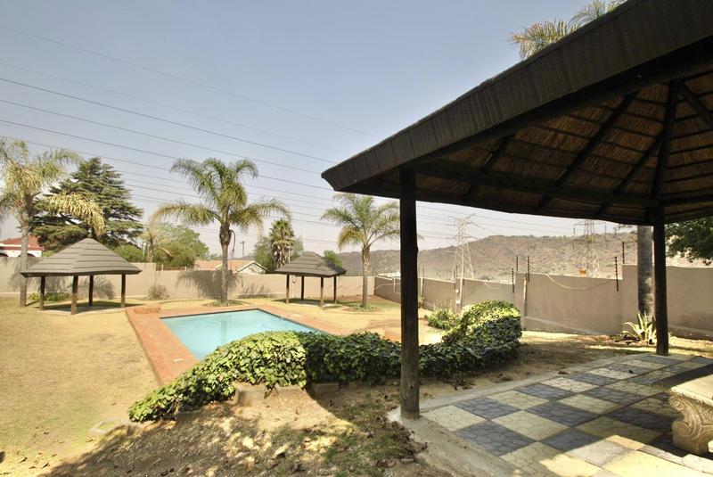 2 Bedroom Property for Sale in Linmeyer Gauteng