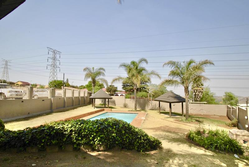 2 Bedroom Property for Sale in Linmeyer Gauteng