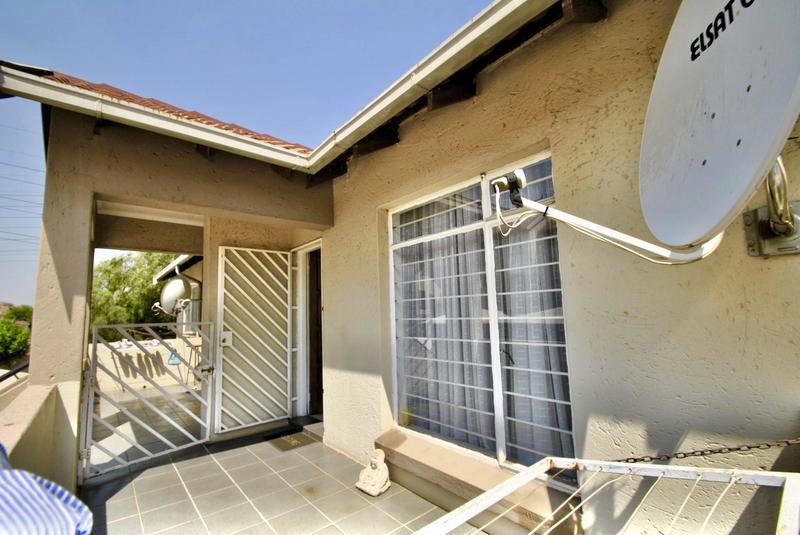 2 Bedroom Property for Sale in Linmeyer Gauteng