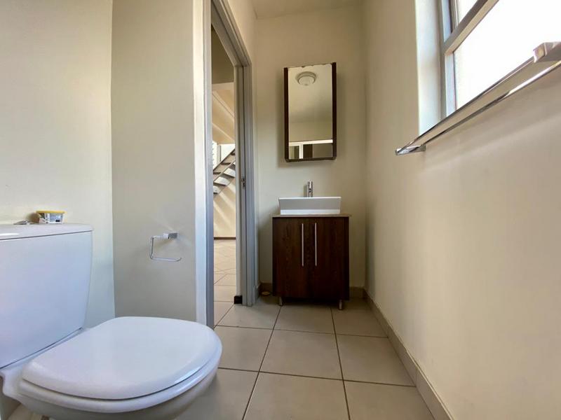 1 Bedroom Property for Sale in Bryanston Gauteng