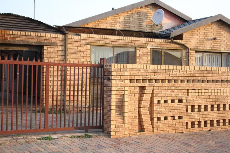4 Bedroom Property for Sale in Dobsonville Gauteng