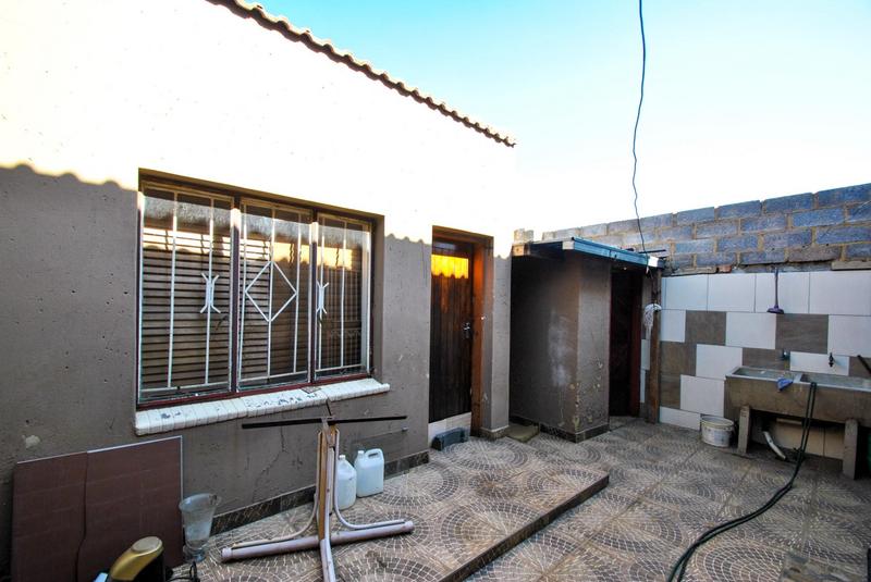 2 Bedroom Property for Sale in Orlando Gauteng