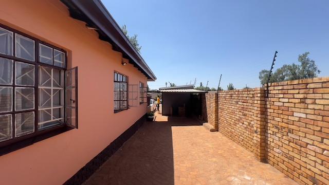 3 Bedroom Property for Sale in Lenasia Gauteng