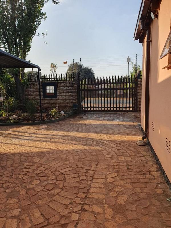 3 Bedroom Property for Sale in Lenasia Gauteng