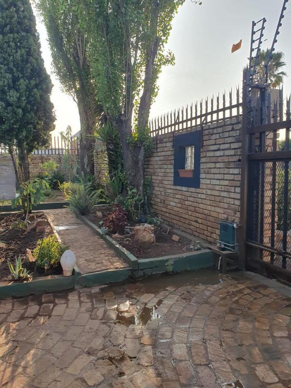 3 Bedroom Property for Sale in Lenasia Gauteng