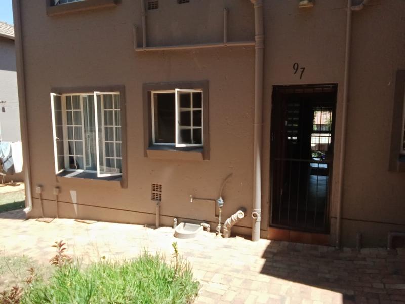 2 Bedroom Property for Sale in Wilgeheuwel Gauteng