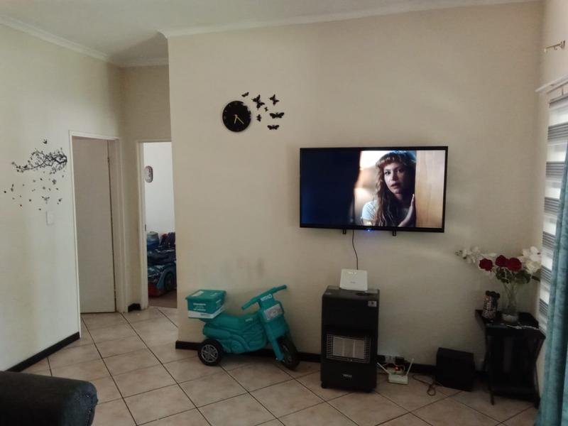 2 Bedroom Property for Sale in Wilgeheuwel Gauteng