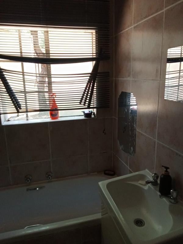 2 Bedroom Property for Sale in Wilgeheuwel Gauteng