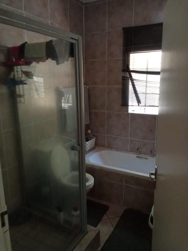 2 Bedroom Property for Sale in Wilgeheuwel Gauteng