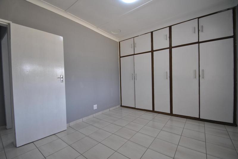 4 Bedroom Property for Sale in General Albertspark Gauteng