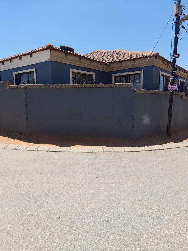 4 Bedroom Property for Sale in Kaalfontein Gauteng