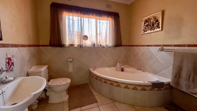 8 Bedroom Property for Sale in Mondeor Gauteng