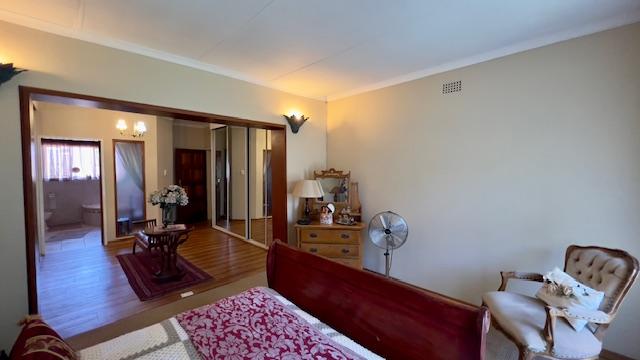 8 Bedroom Property for Sale in Mondeor Gauteng