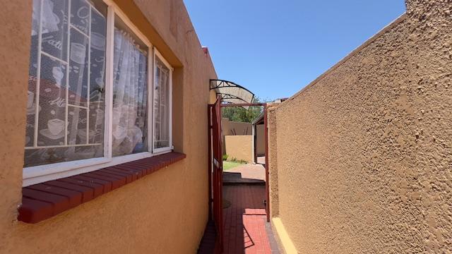 8 Bedroom Property for Sale in Mondeor Gauteng