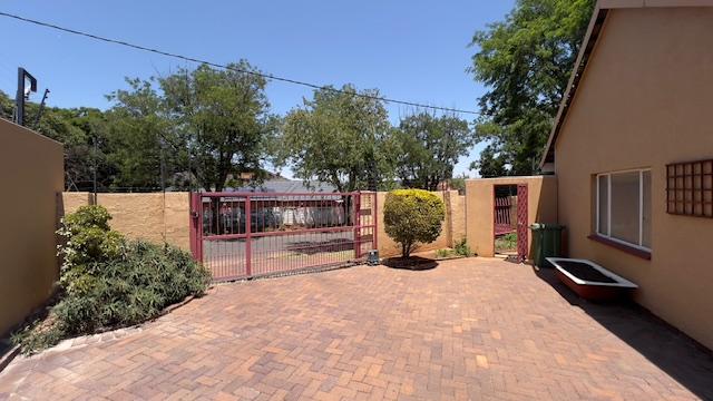 8 Bedroom Property for Sale in Mondeor Gauteng