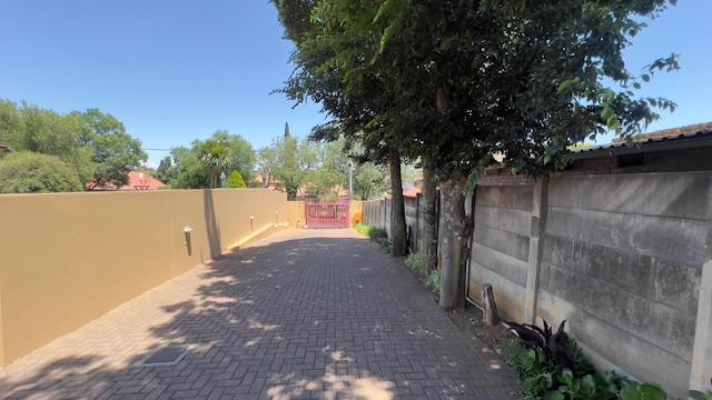 8 Bedroom Property for Sale in Mondeor Gauteng