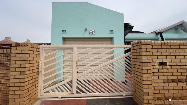 3 Bedroom Property for Sale in Protea North Gauteng