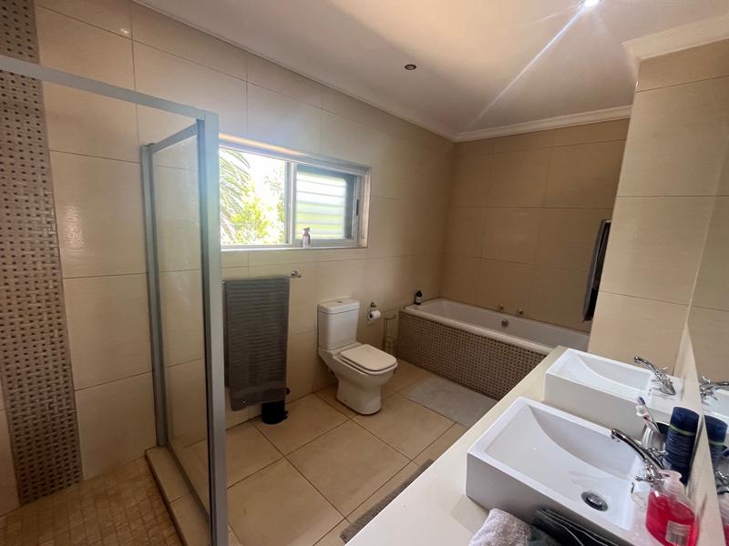 4 Bedroom Property for Sale in Waterkloof Ridge Gauteng