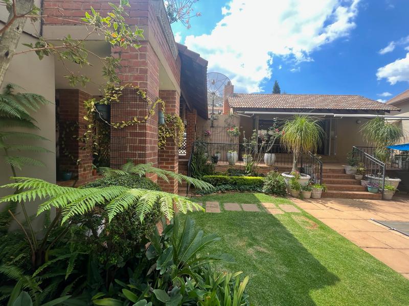 4 Bedroom Property for Sale in Waterkloof Ridge Gauteng