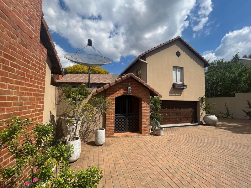 4 Bedroom Property for Sale in Waterkloof Ridge Gauteng