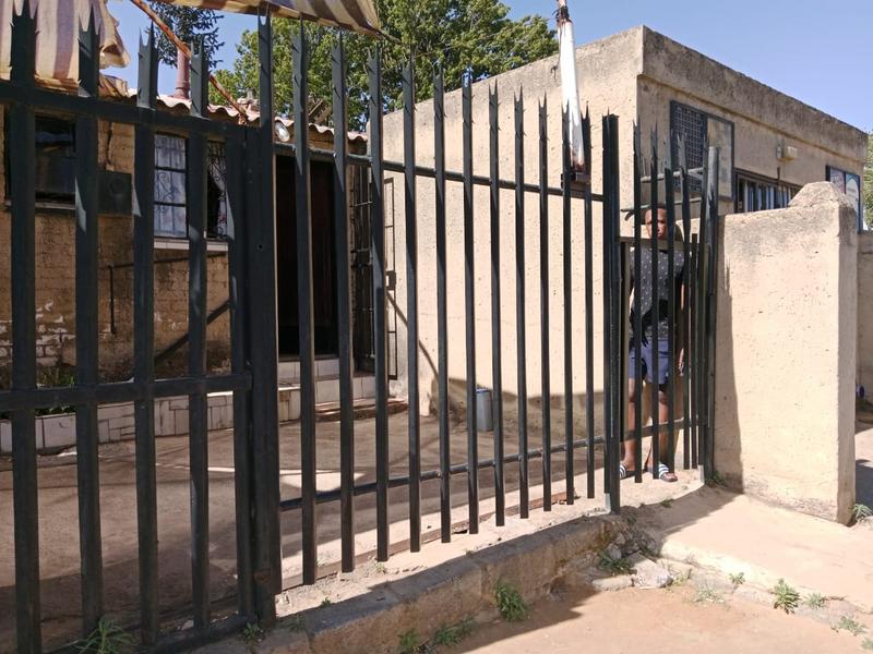 1 Bedroom Property for Sale in Meadowlands Zone 3 Gauteng