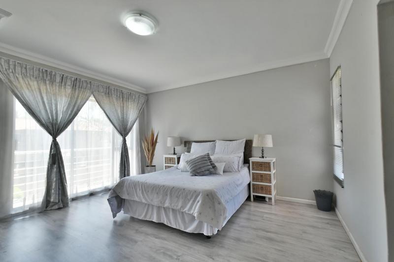 5 Bedroom Property for Sale in Strubensvallei Gauteng