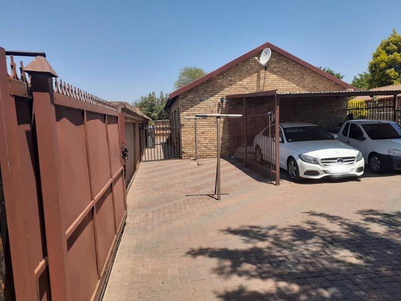 3 Bedroom Property for Sale in Karenpark Gauteng