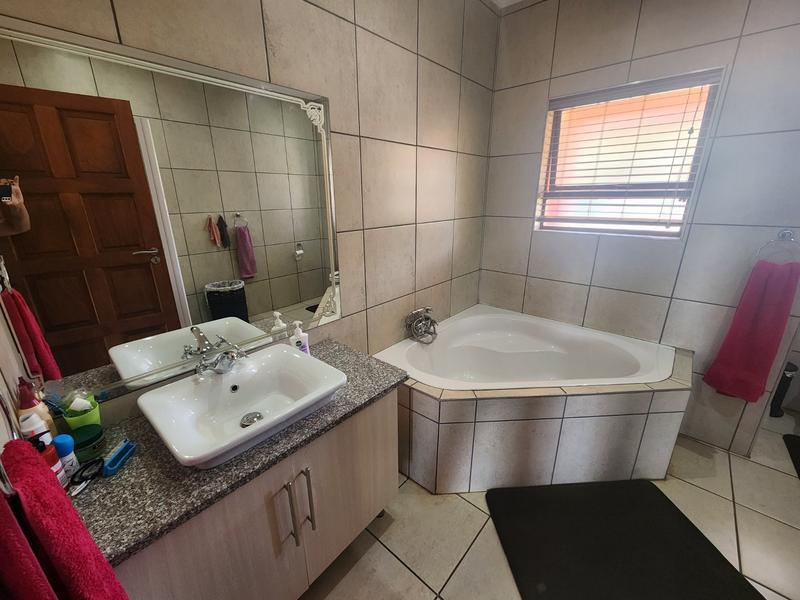 3 Bedroom Property for Sale in Magalieskruin Gauteng