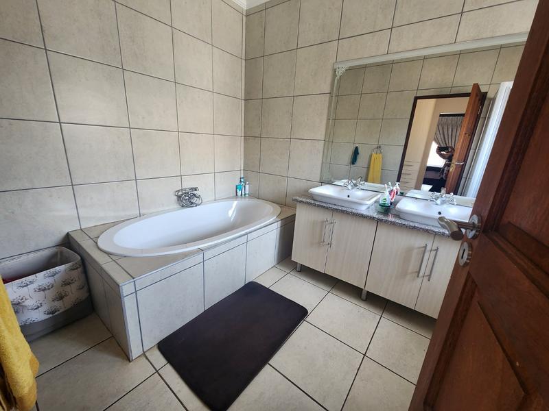 3 Bedroom Property for Sale in Magalieskruin Gauteng