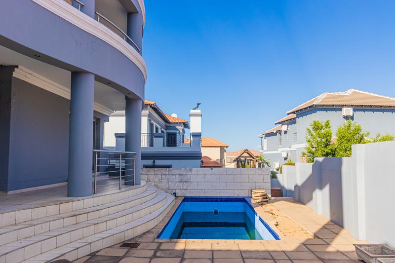 6 Bedroom Property for Sale in Blue Valley Golf Estate Gauteng