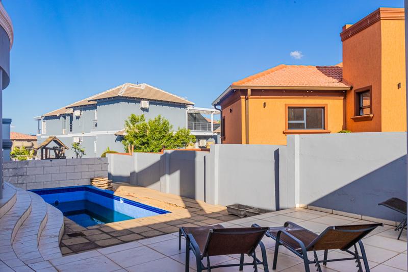 6 Bedroom Property for Sale in Blue Valley Golf Estate Gauteng
