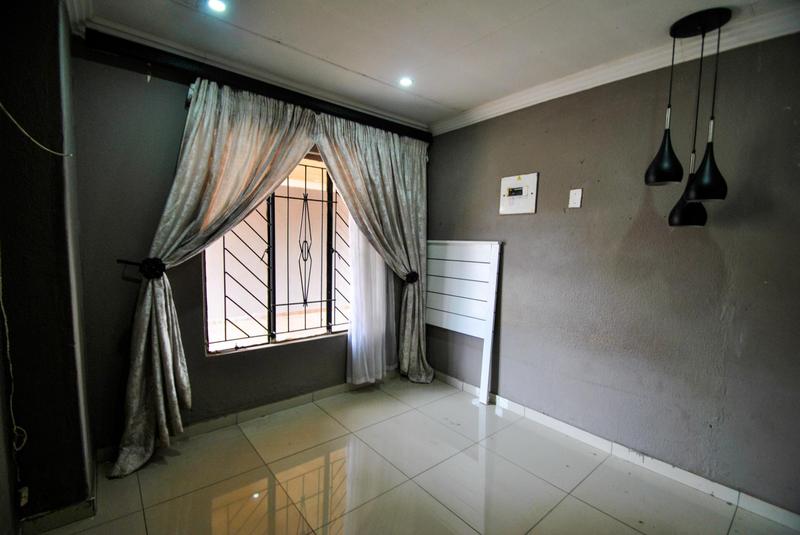 3 Bedroom Property for Sale in Protea Glen Gauteng