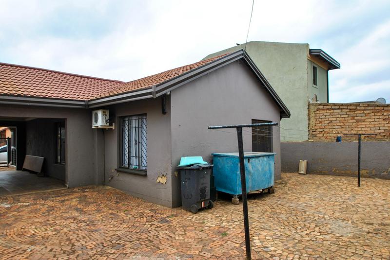 3 Bedroom Property for Sale in Protea Glen Gauteng