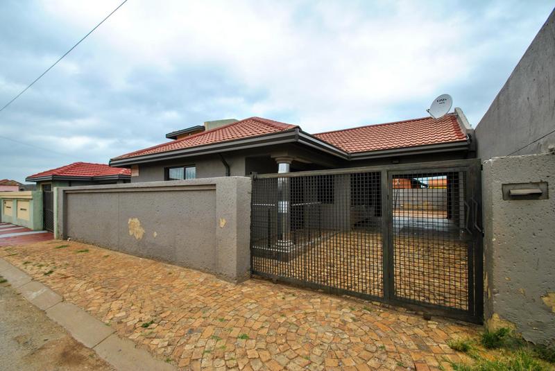 3 Bedroom Property for Sale in Protea Glen Gauteng