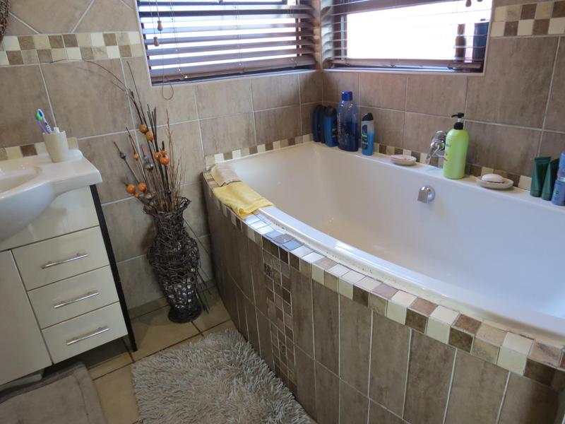 3 Bedroom Property for Sale in Sunward Park Gauteng