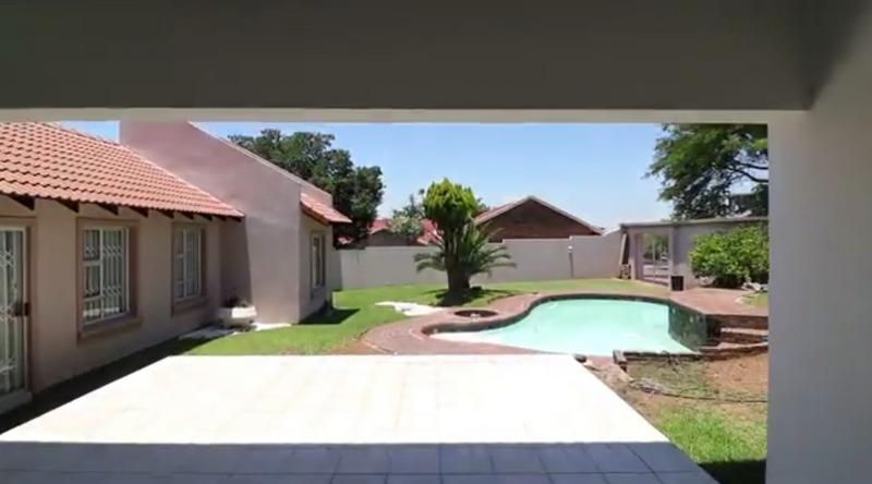 5 Bedroom Property for Sale in Glenvista Gauteng