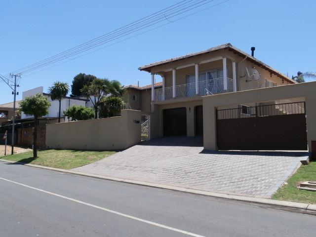 3 Bedroom Property for Sale in Oakdene Gauteng