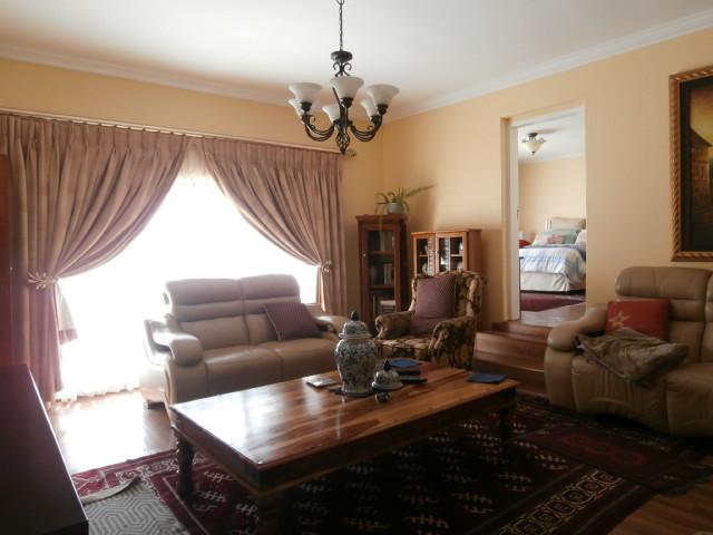 4 Bedroom Property for Sale in Oakdene Gauteng