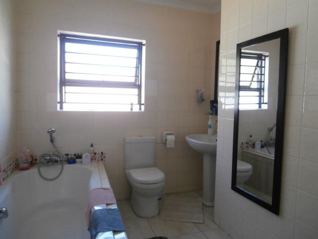 4 Bedroom Property for Sale in Oakdene Gauteng