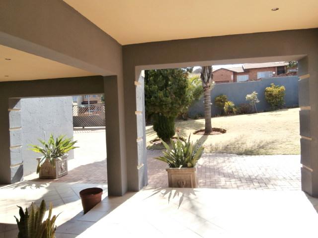 4 Bedroom Property for Sale in Oakdene Gauteng