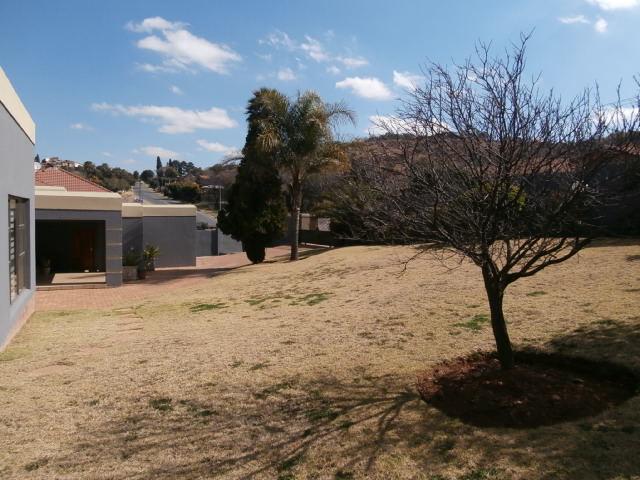 4 Bedroom Property for Sale in Oakdene Gauteng